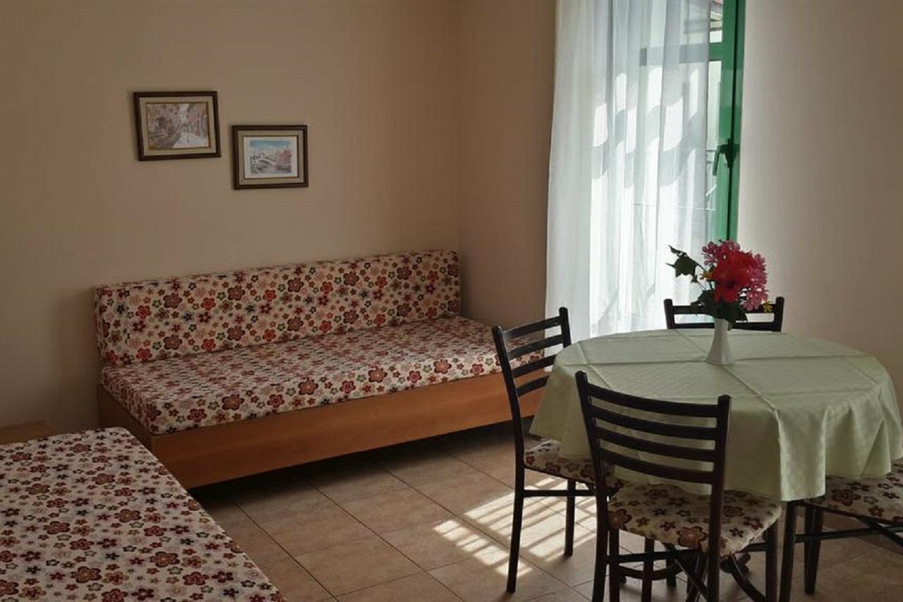 Avlu Apartments 1 İçmeler Esterno foto